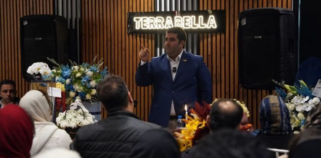 من علی را در خدا دیدم، خدا را در علی