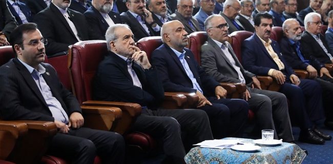 رونمایی از طرح ملی «زرینتأمین» بانک رفاه کارگران با حضور رئیس جمهور رونمایی از طرح ملی «زرینتأمین» بانک رفاه کارگران با حضور رئیس جمهور