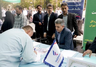 میز خدمت بانک رفاه کارگران در نماز جمعه تهران برپا شد